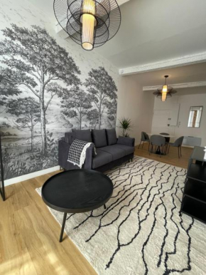 lE CLOS VALADE
